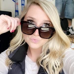 Meet your Posher, Ash ley